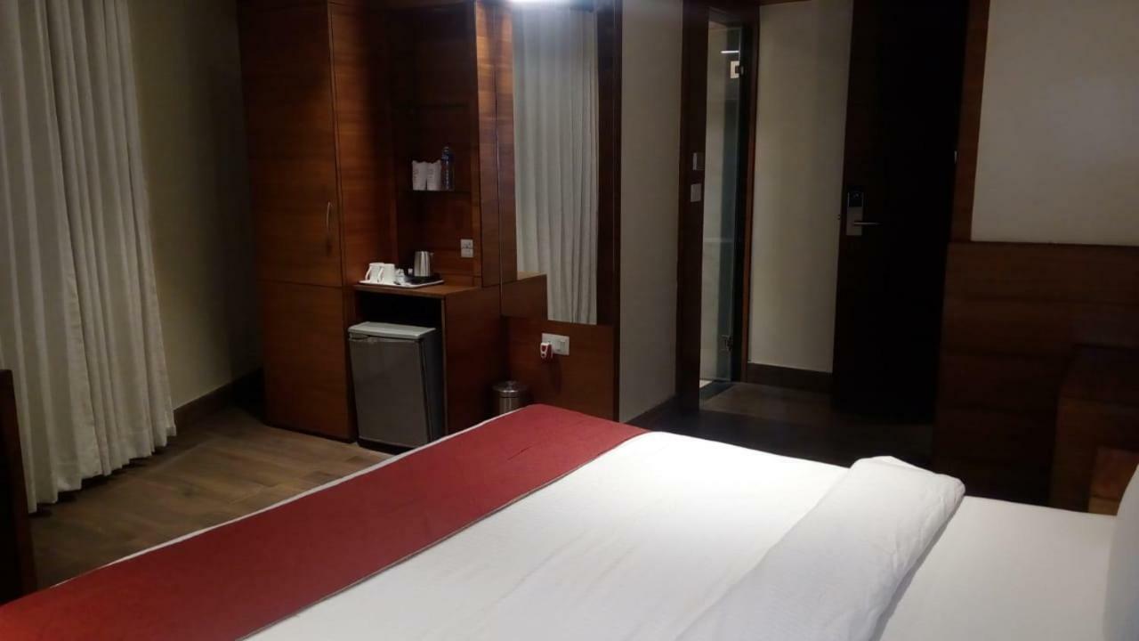 Kings Crown Salt Lake Calcutta Exteriör bild