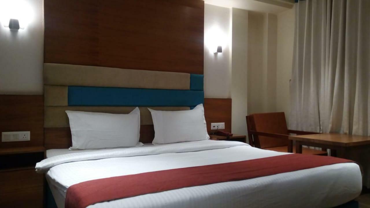 Kings Crown Salt Lake Calcutta Exteriör bild